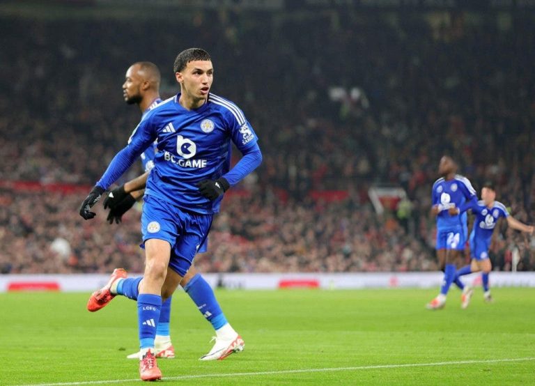 Malgré la défaite...une bonne performance et un excellent but de Bilal Al-Khanous contre Manchester United (photos)