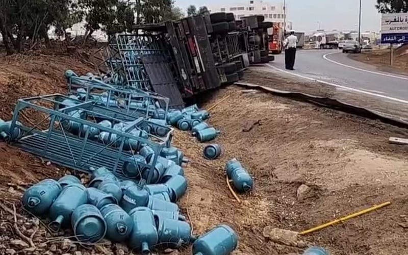 Mohammedia : Un camion chargé de bouteilles de gaz renversé