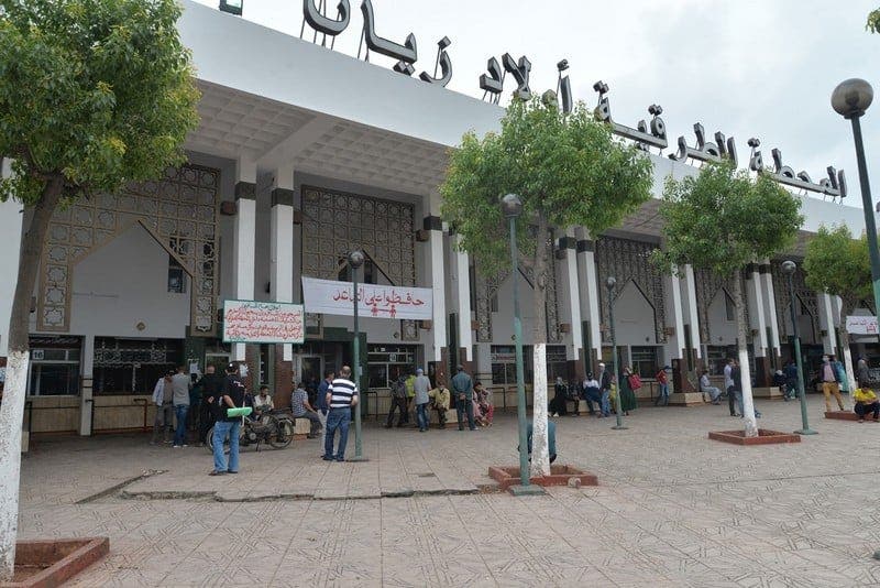 Réhabilitation de la gare Ouled Ziane à Al-Bayda pour la remettre dans un état neuf, et la durée des travaux est de 6 mois