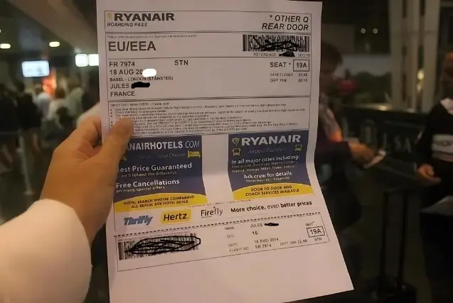 Ryanair supprime la « carte passager » papier et impose la mise à disposition des « smartphones »