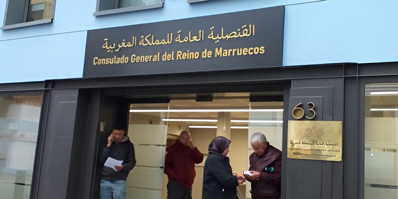 Un agent de sécurité espagnol a agressé un immigrant au consulat de Murcie, provoquant la colère des Marocains