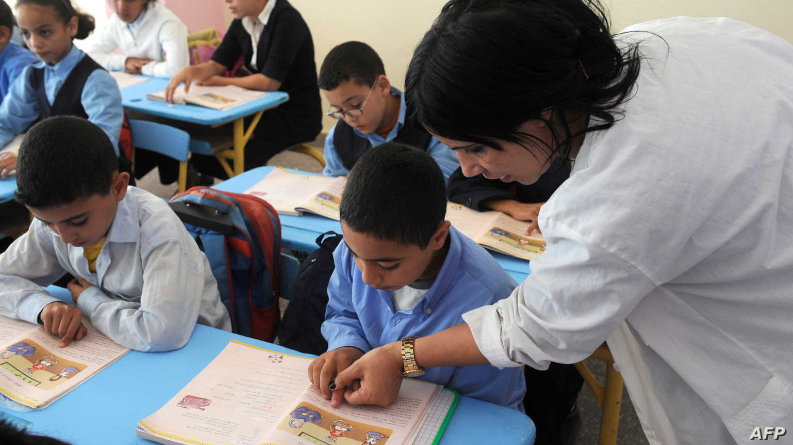 Une enseignante marocaine enflamme les réseaux sociaux avec sa méthode d’enseignement aux enfants (vidéo)