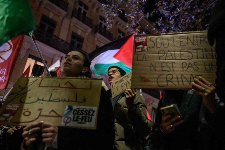 Huées pendant l’hymne israélien en France. ( vidéo )