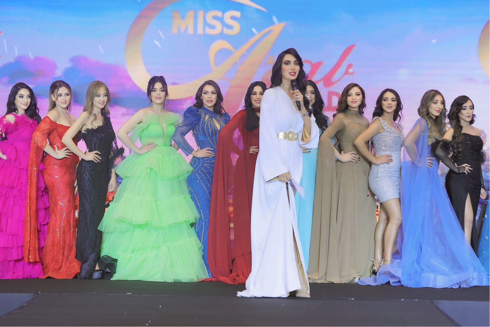 Shorouk Shalawati brille en présentant le concours Miss Arabe Europe en Turquie