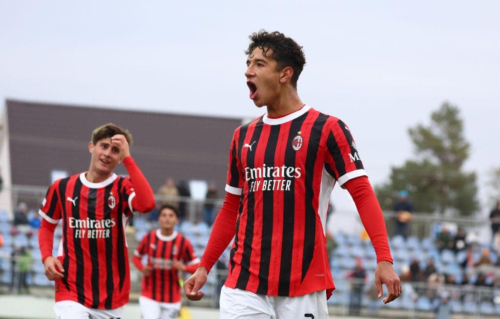 Adam Bacon mène Milan à la victoire en UEFA Youth League