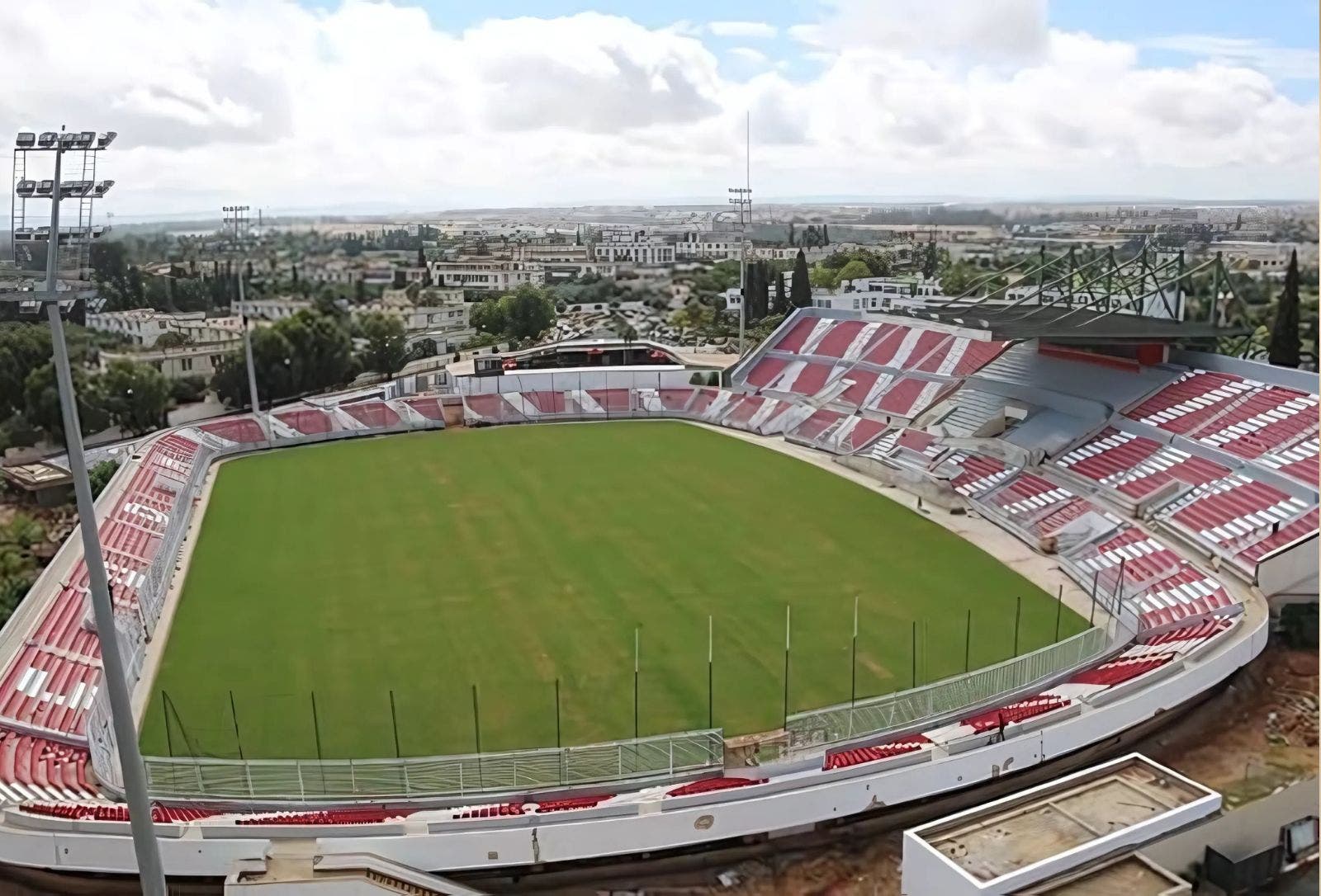 Après l’achèvement des travaux… Le Stade de Meknès accueillera demain samedi le match du « Kodem »