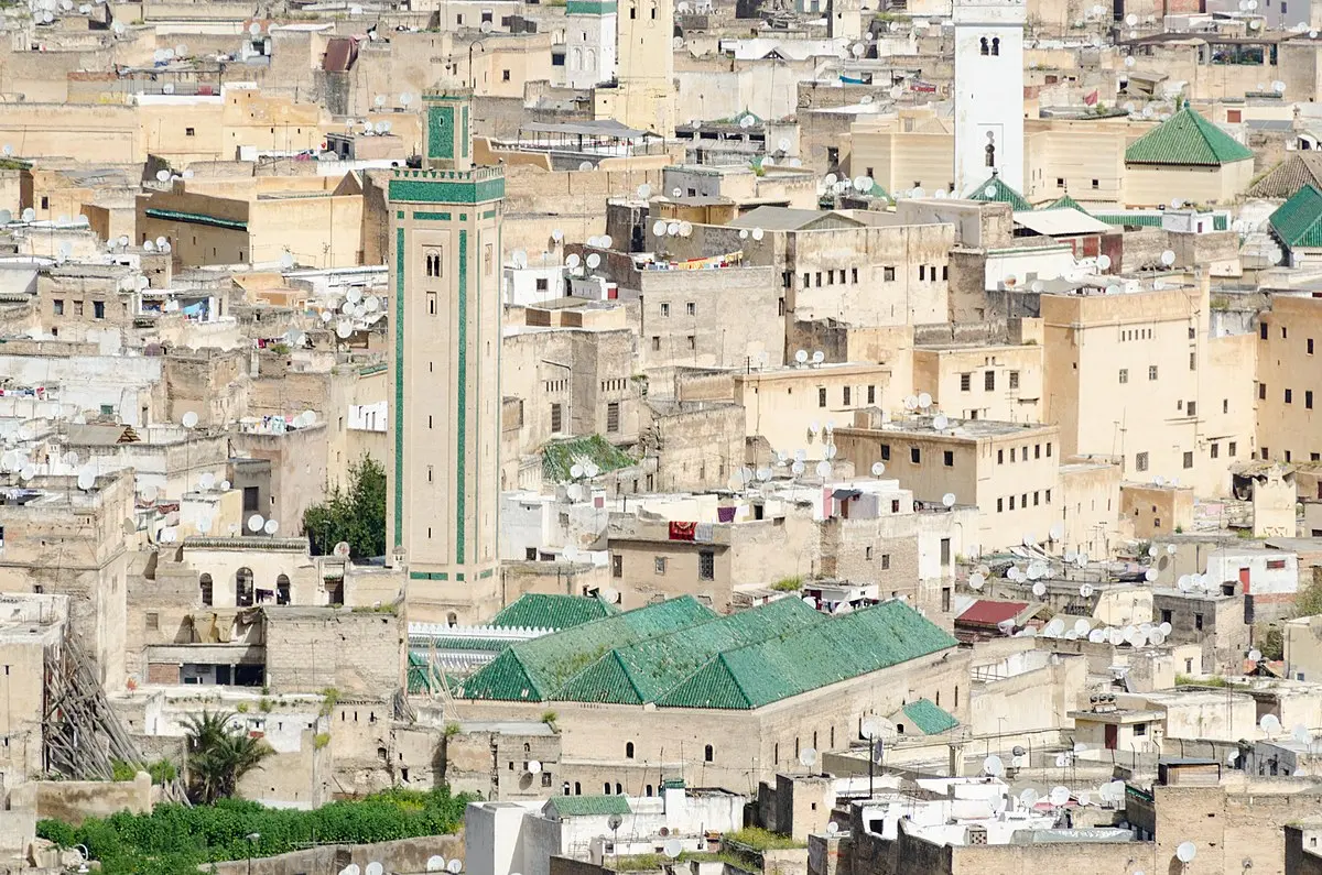 En préparation de la Coupe du Monde… le gouverneur de la région Fès-Meknès prend la décision d’unifier la peinture des façades