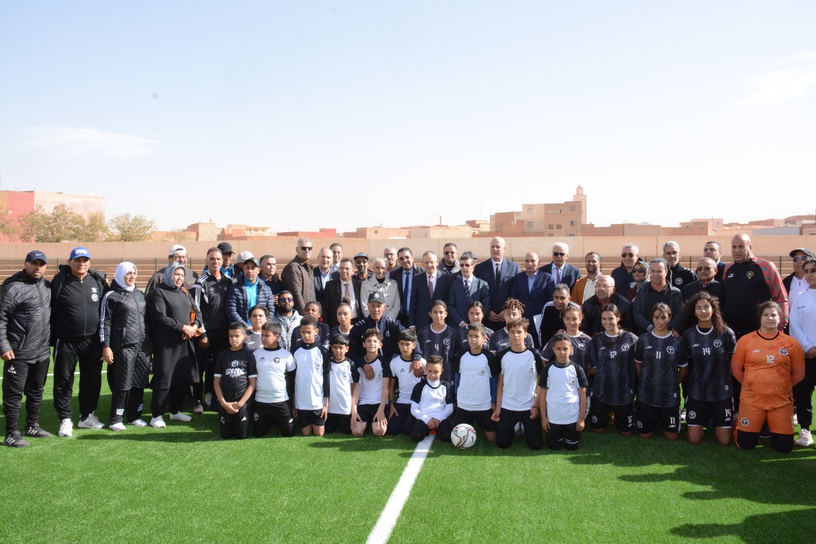 Oujda.. Le gouverneur de la région Est supervise la remise du stade municipal aux clubs après sa rénovation