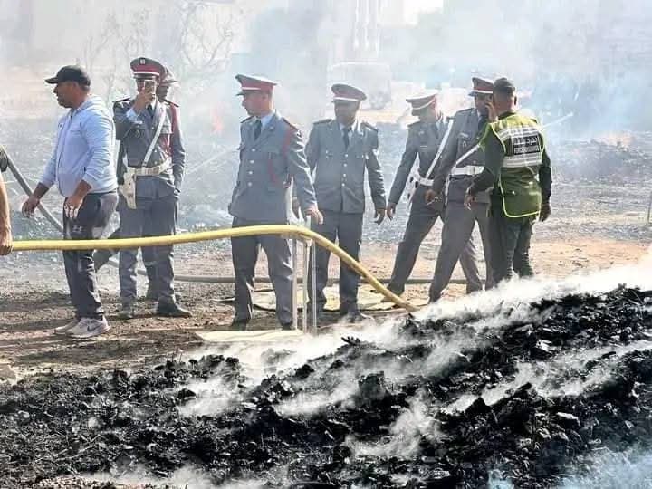 Un immense incendie ravage un entrepôt à Ait Melloul, provoquant d’importantes pertes matérielles