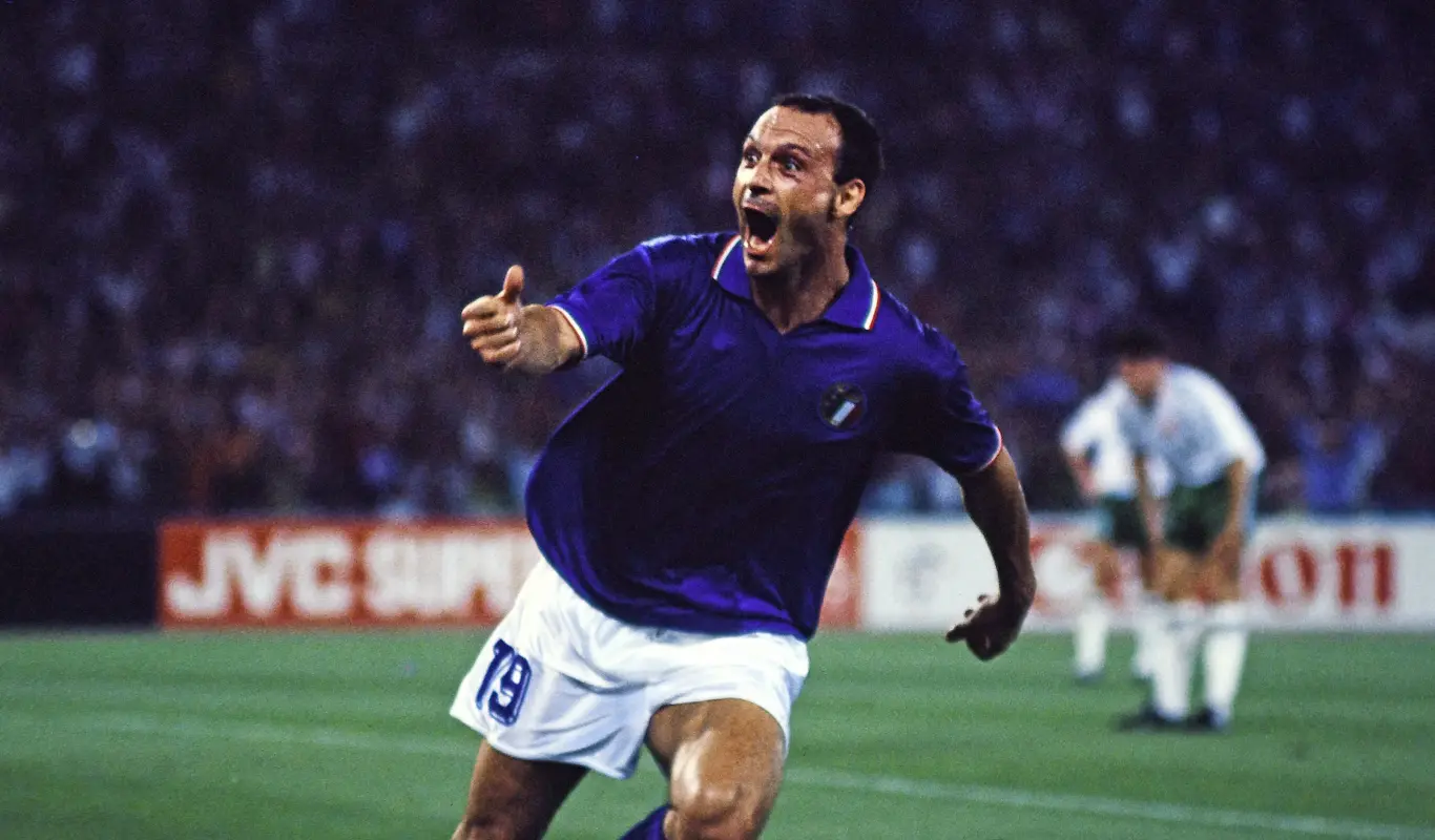 La plus grande surprise de toute l’histoire d’une coupe du monde ou un joueur qui surgi de nulle part fait sensation: l’histoire magique de Totò Schillaci qui vient de décéder il y a 02 mois