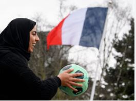 France : L’interdiction du hijab dans le sport est discriminatoire et doit être annulée, selon des experts