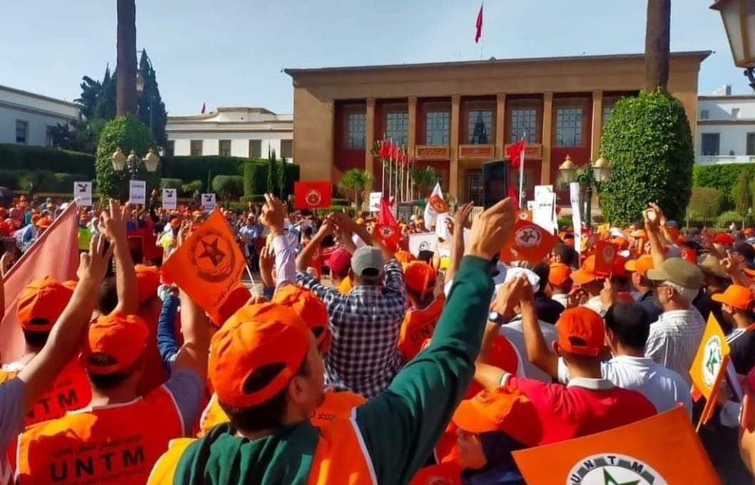 La mise en cause par le gouvernement du projet de loi sur la grève amène les syndicats à protester