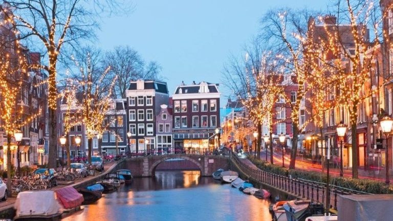 Le 25 décembre aux Pays-Bas... Des célébrations de Noël avec un esprit hollandais et une touche marocaine