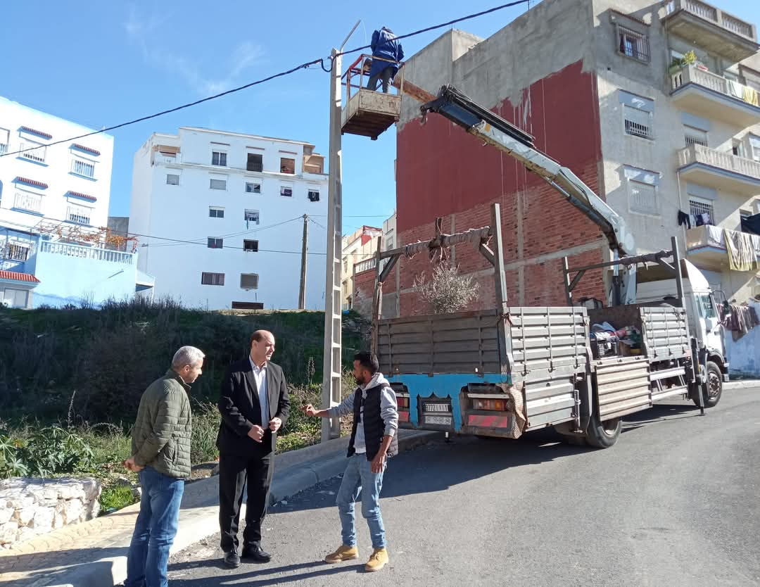 Le projet de modernisation de l’éclairage public à Chefchaouen avance remarquablement