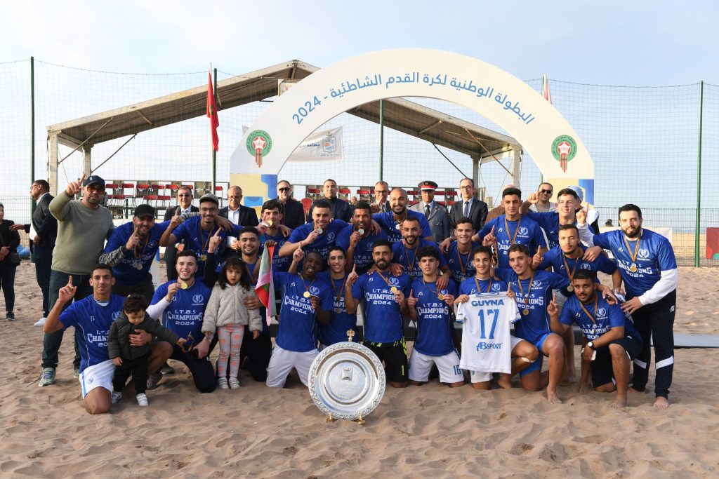 Lakjaa félicite l’IR Tanger de Beach-soccer pour son triomphe au Championnat National 2024.