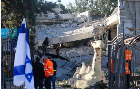 Les rebelles « houtis » attaquent israël par un missile balistique hypersonique de type Palestine 2 causant plusieurs blessés