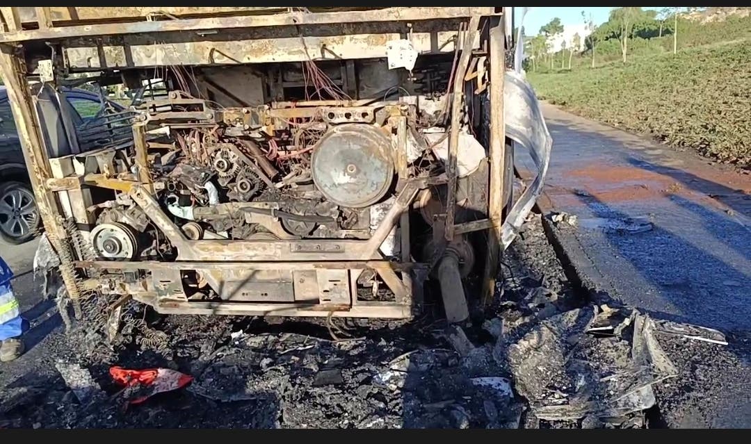 Un énorme incendie dévore un bus transportant des passagers à Casablanca