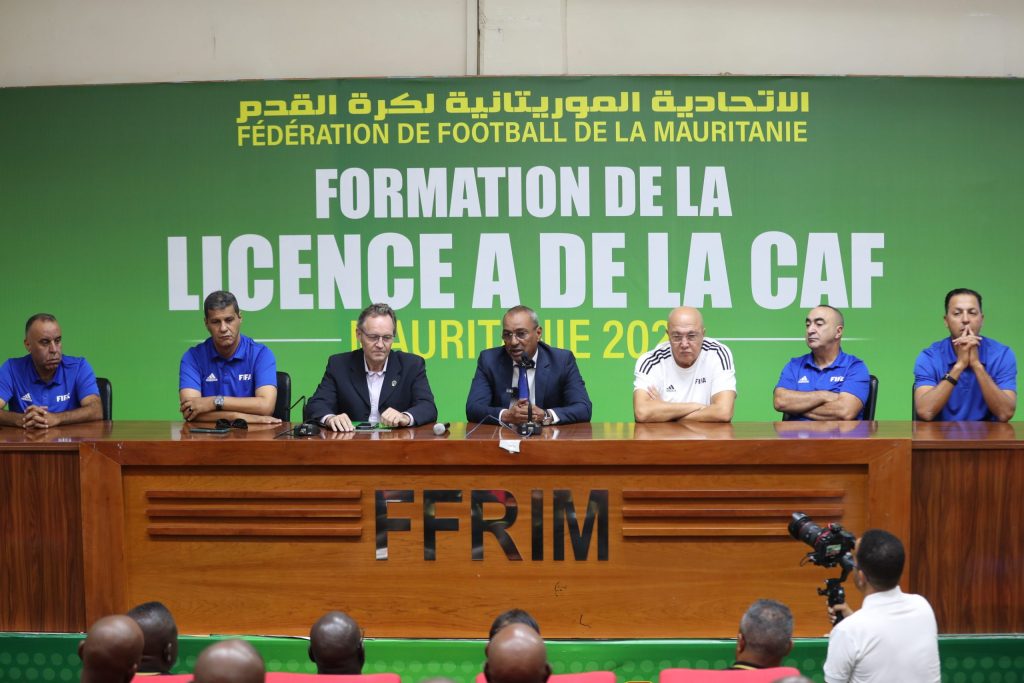 supervisé par une équipe d’experts internationaux dirigée par Monsieur Jamal Fathi, encadrement du premier stage pour l’obtention de la licence « A CAF » en mauritanie