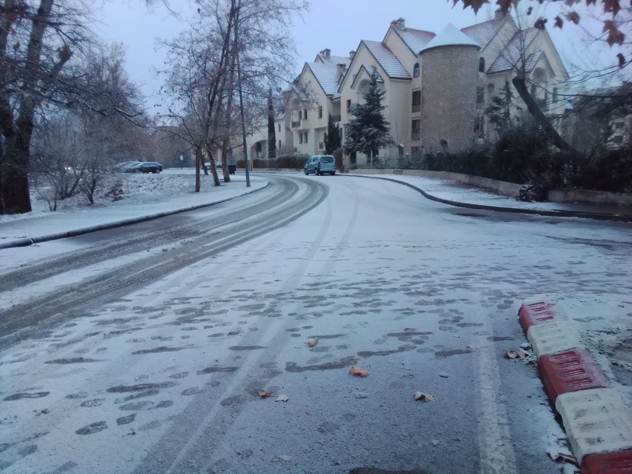 La ville d’Ifrane s’habille à nouveau en blanc (photos)