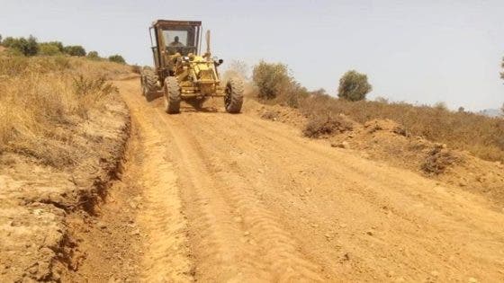 Al Hoceima : Les habitants d’Al-Rawadi dénoncent la réfection d’une route sans asphalte pour un coût de 400 millions