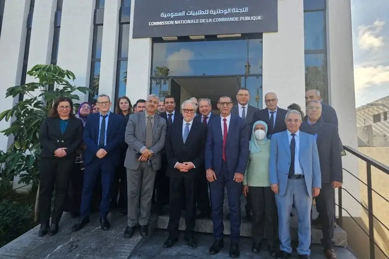 Hajjawi préside la cérémonie d’investiture du nouveau président de la commission des commandes publiques