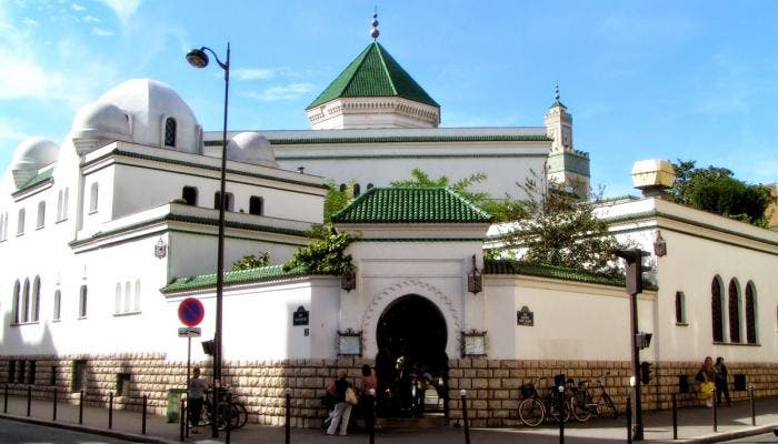 La mosquée de Paris a été construite par le sultan du Maroc. Pourquoi est-elle aux mains du régime algérien ?