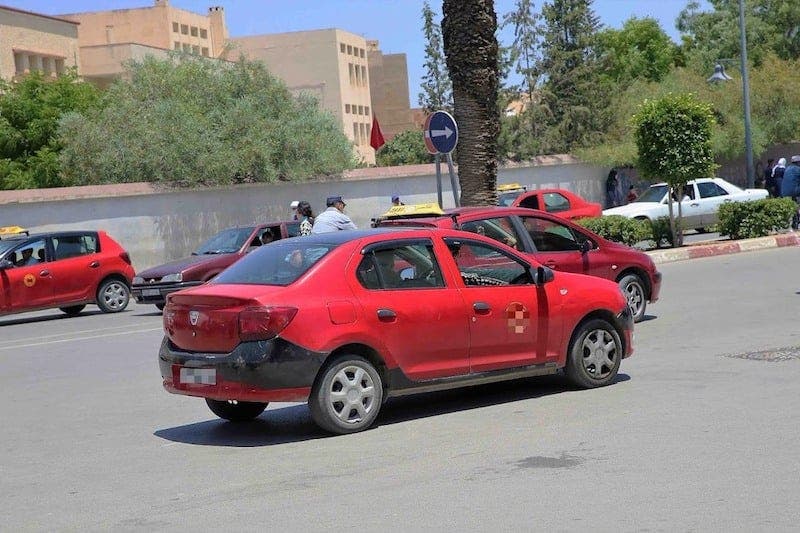 Un jeune chauffeur de taxi, soupçonné d’être « ivre », a été arrêté à Al-Bayda