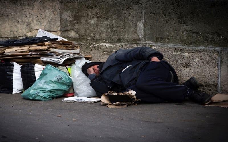 Une vague de froid et des gens dispersés au sol