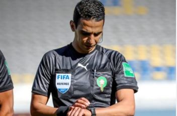 Arbitres présélectionnés pour la Coupe du Monde 2026 par la Commission d’Arbitrage de la FIFA: un seul marocain face à deux algériens. La liste