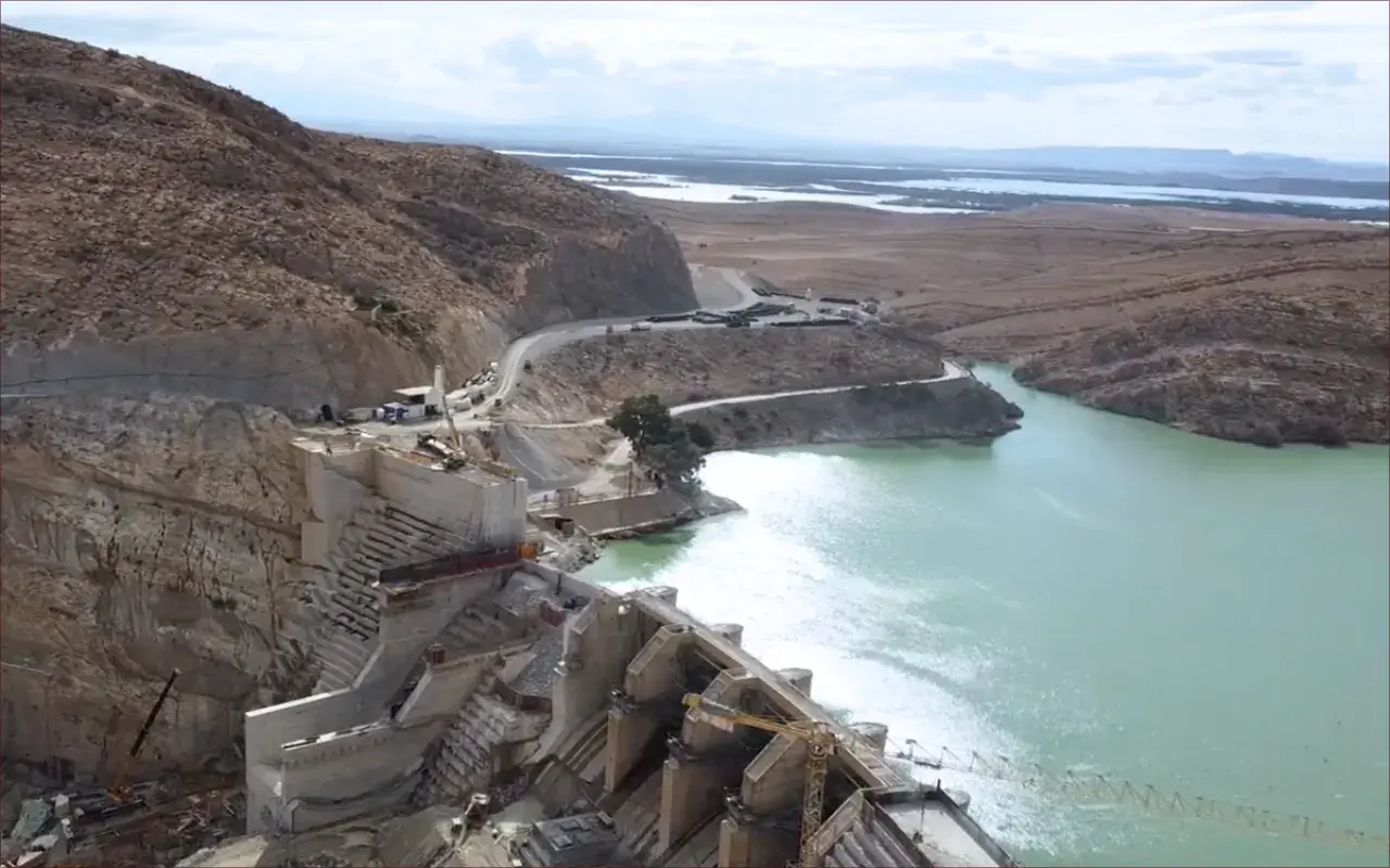 Les œuvres du barrage Mohammed V à l'est, atteignant des étapes avancées