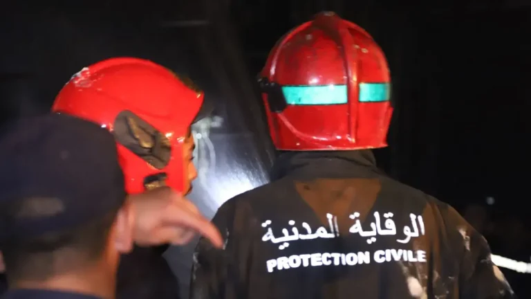Le brûlage d'un café à Muhammadiyah et à la protection civile sauve les magasins voisins