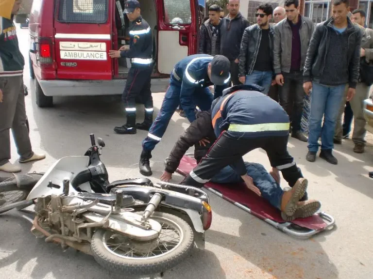 Un terrible accident à Tanger. Une fille a été tuée et son frère a été blessé dans un accident de moto