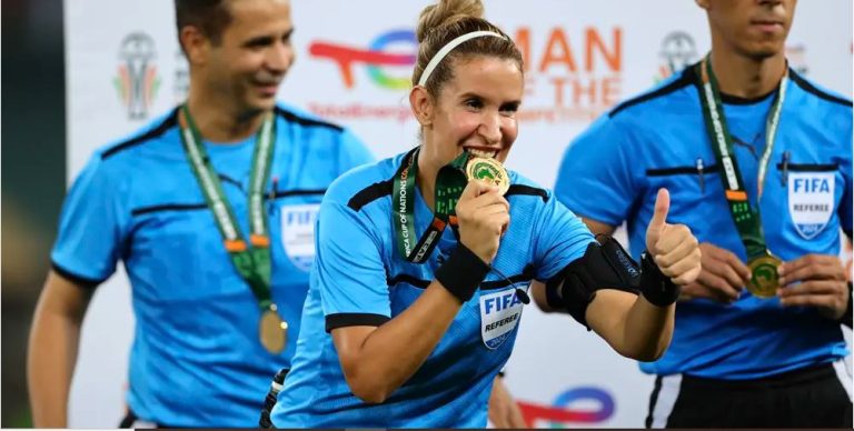 L'arbitre marocaine Bouchra Karboubi : Un parcours d'excellence et de persévérance