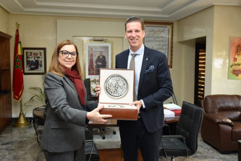 Mme Naïma Ben Yahya, Ministre de la Solidarité, de l’Insertion sociale et de la Famille, reçoit l’ambassadeur de Hongrie au Maroc pour renforcer la coopération bilatérale