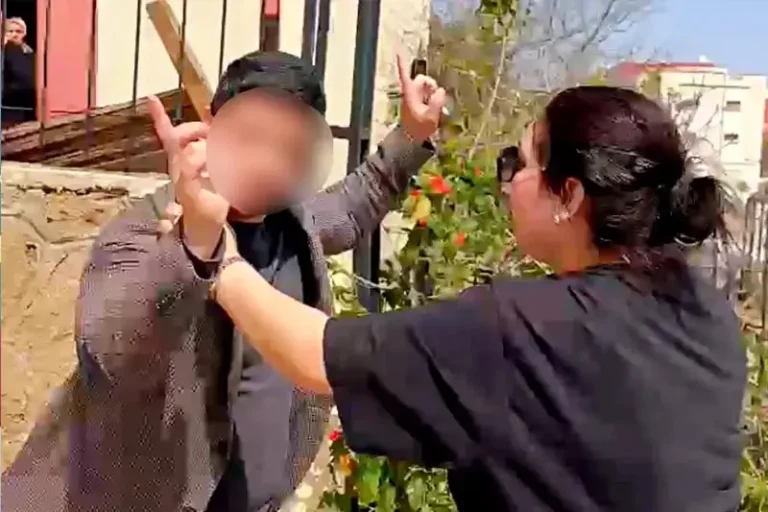 L'avocat de la jeune femme qui a giflé le chef a poignardé le certificat médical et confirme que son client est exposé à la violence (vidéo)