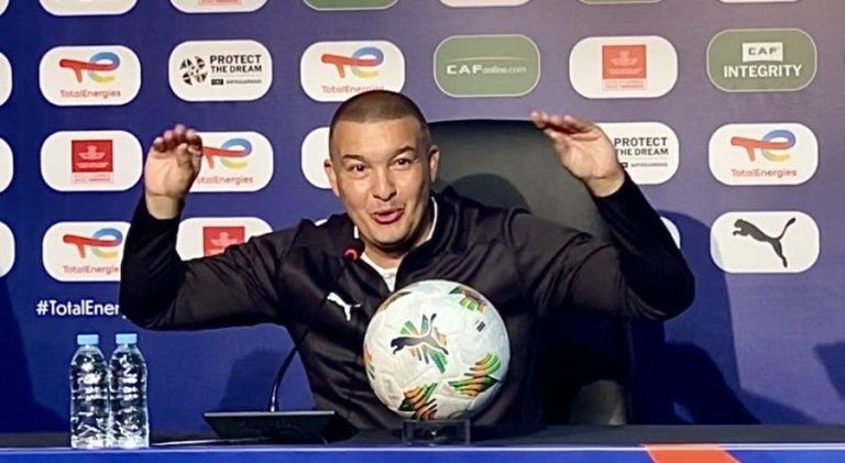 Nabil Baha reçoit le meilleur entraîneur de la Coupe africaine pour les garçons