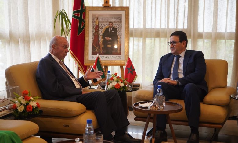 Le Ministre du Transport et de la Logistique reçoit le Président du Sénat jordanien: occasion propice pour réaffirmer la solidité des relations fraternelles unissant les deux Royaumes 1 Le Ministre du Transport et de la Logistique reçoit le Président du Sénat jordanien: occasion propice pour réaffirmer la solidité des relations fraternelles unissant les deux Royaumes