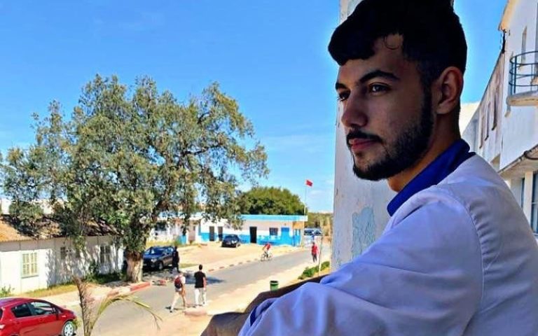 Une jeune infirmière sauve la vie d'une mère et de son bébé dans des circonstances exceptionnelles, au sommet de Dades