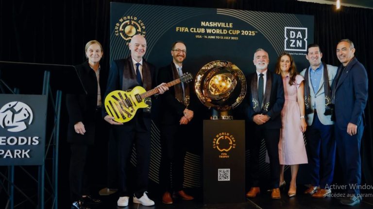 Infantino et sa guitare à Nashville, la capitale de la musique, à l’occasion de la visite de la Coupe du Monde des Clubs de la FIFA™