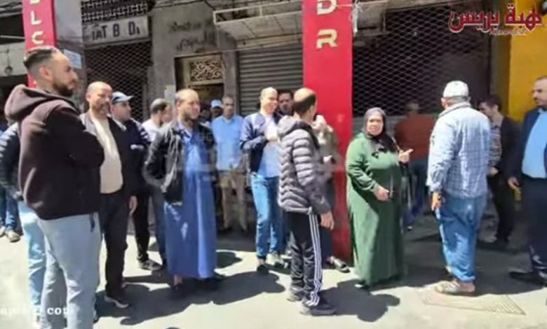 Al -Bayda .. Caesarea Traders Badr Protest à cause du "papillon" et exigeant l'intervention du gouverneur (vidéo) 1 Al -Bayda .. Caesarea Traders Badr Protest à cause du "papillon" et exigeant l'intervention du gouverneur (vidéo)