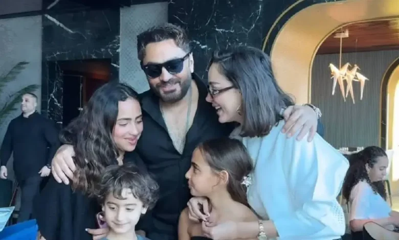 Après leur divorce, Tamer Hosni et Basma Boussil célèbrent leurs deux filles 1 Après leur divorce, Tamer Hosni et Basma Boussil célèbrent leurs deux filles