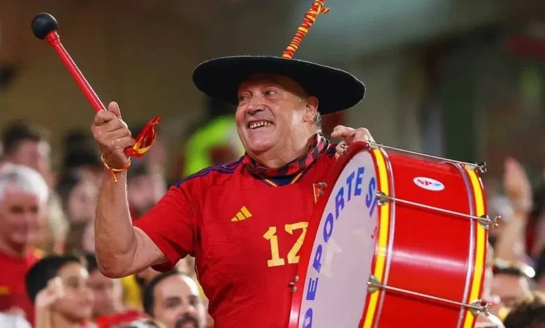 Espagne .. La mort de "Manolo" est le fan le plus célèbre de l'équipe nationale espagnole, "La Rokha" 1 Espagne .. La mort de "Manolo" est le fan le plus célèbre de l'équipe nationale espagnole, "La Rokha"