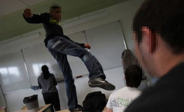 Fez .. Un assaut odieux contre un professeur soulève une vague de mécontentement et ravive les demandes pour assurer la protection des cadres éducatifs 1 Fez .. Un assaut odieux contre un professeur soulève une vague de mécontentement et ravive les demandes pour assurer la protection des cadres éducatifs