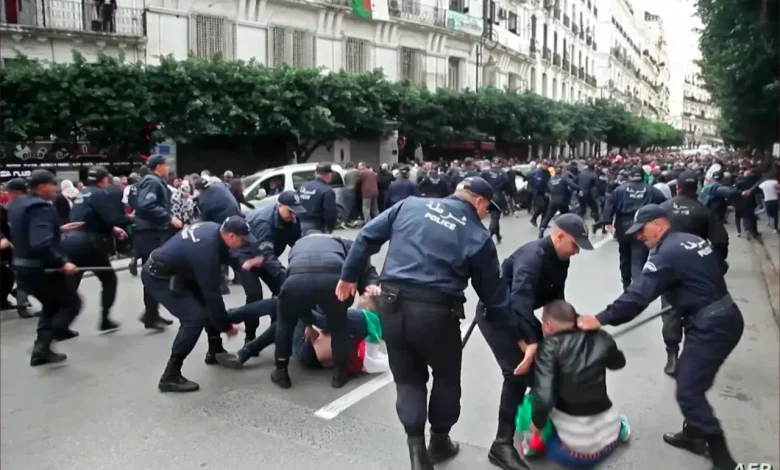L'Algérie est emprisonnée par Baltith Mohammed Al -amin. Le système Kabraban supprime l'intérieur et attaque les Emirats 1 L'Algérie est emprisonnée par Baltith Mohammed Al -amin. Le système Kabraban supprime l'intérieur et attaque les Emirats