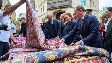 La princesse Lalla Hasna visite le Festival des tapis en Azerbaïdjan