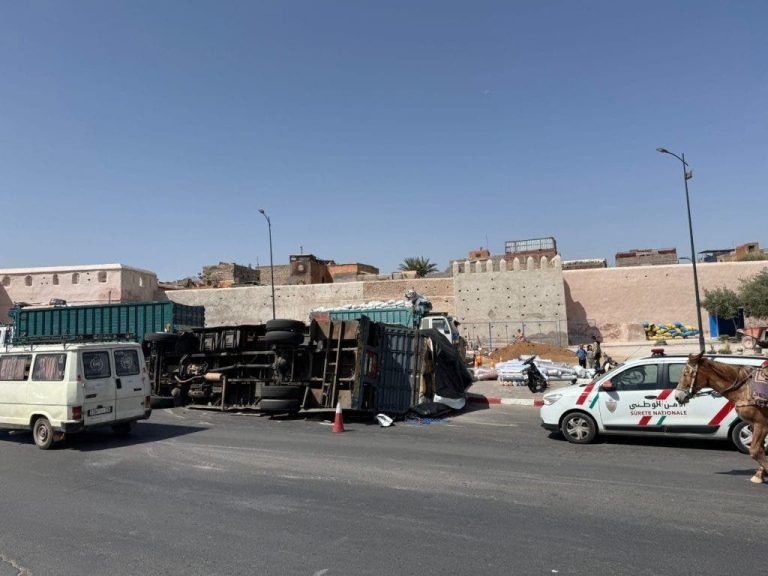 Le coup d'État d'un camion entrave la circulation et mobilise les autorités de Marrakech (photos)