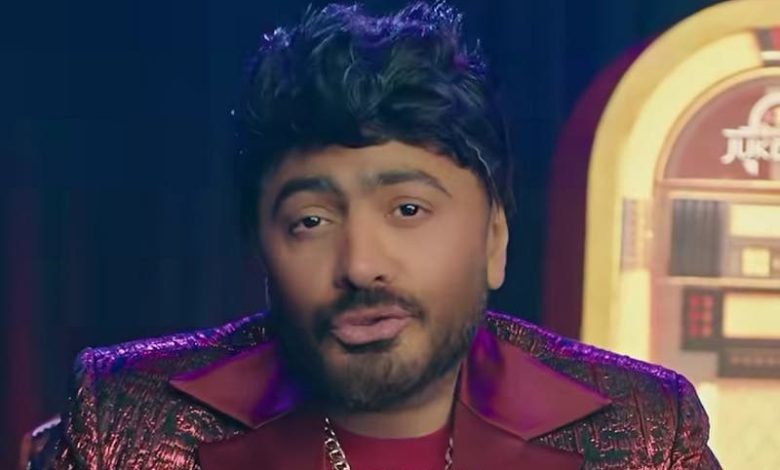 Tamer Hosni se prépare à vivre un chant populaire et surprend le public avec son look 1 Tamer Hosni se prépare à vivre un chant populaire et surprend le public avec son look