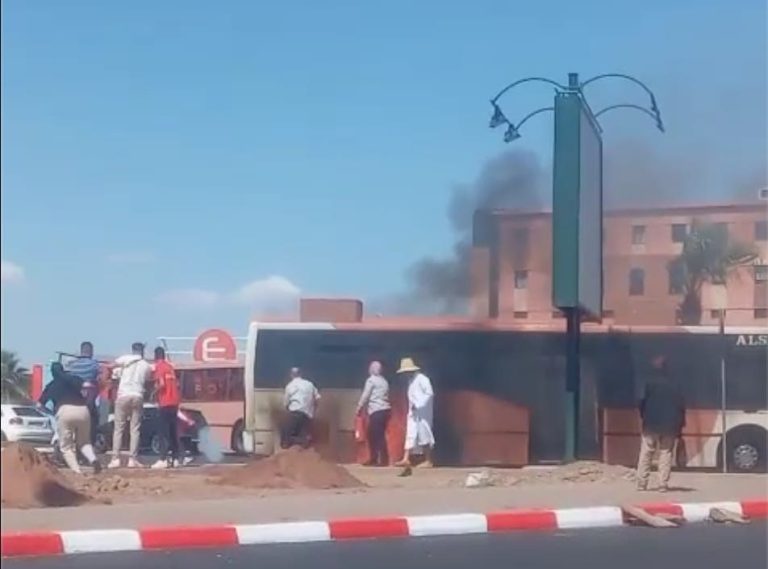 Un incendie a éclaté avec un bus "Alza" délabré à Marrakech