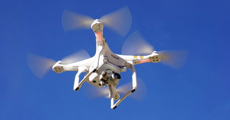 Le détroit adopte la technologie moderne pour lutter contre les insectes nuisibles en utilisant des "drones"