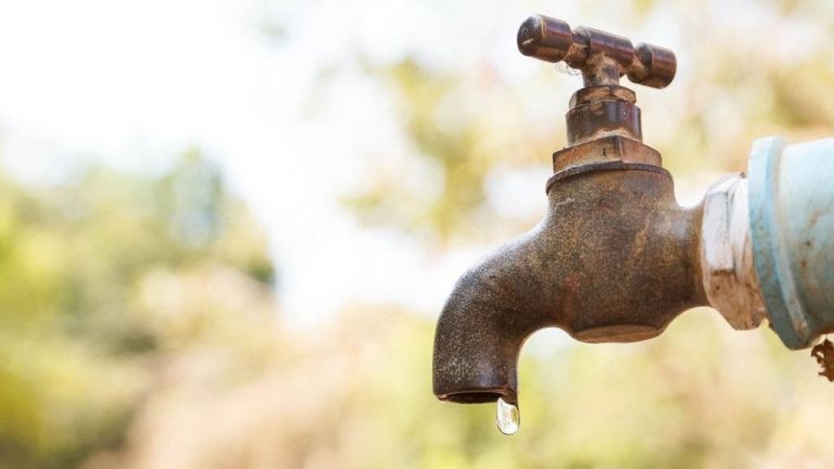Les problèmes de l'eau potable dans la province d'Ashtouka Ait Baha ont rassemblé les autorités avec les équipes